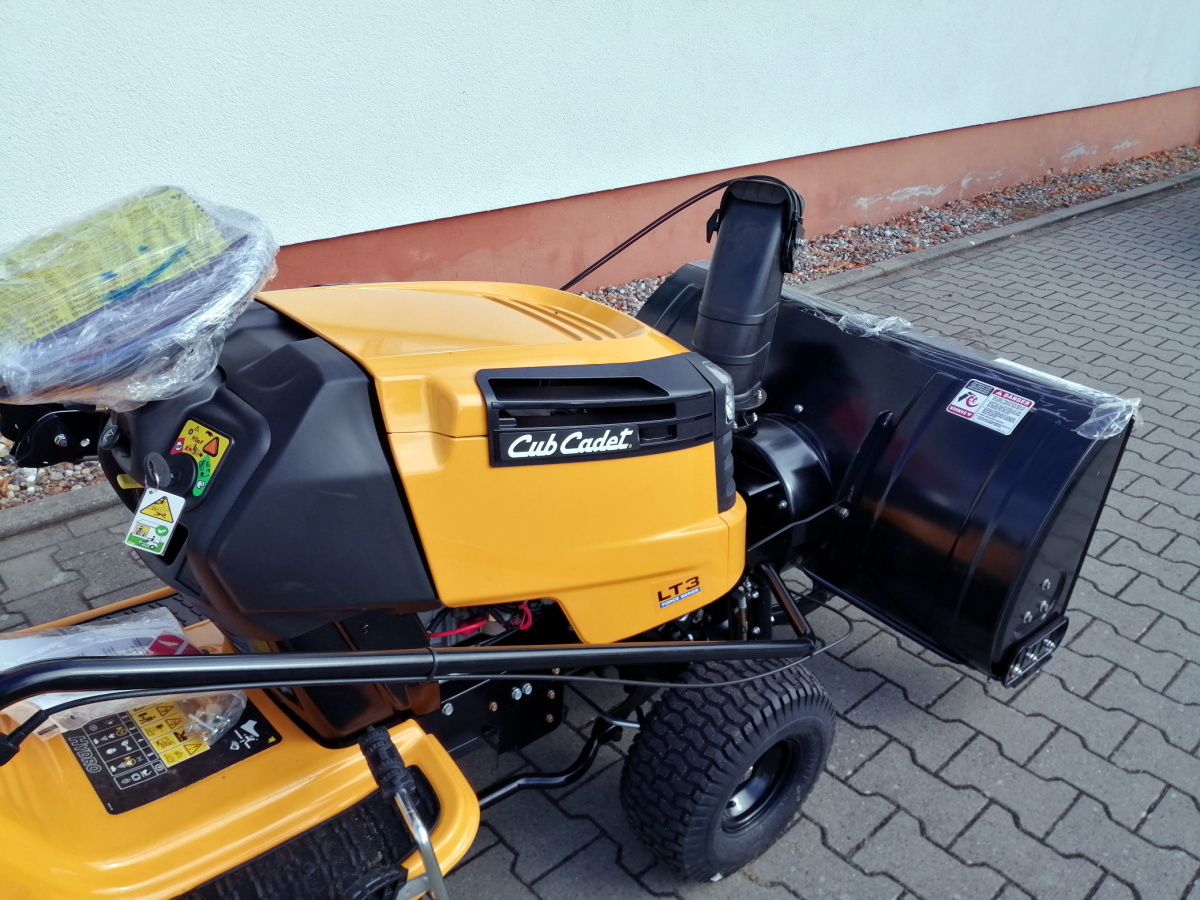 Cub Cadet Rasentraktor LT3 PR105 - inkl. Anbauschneefräse – Bild 2