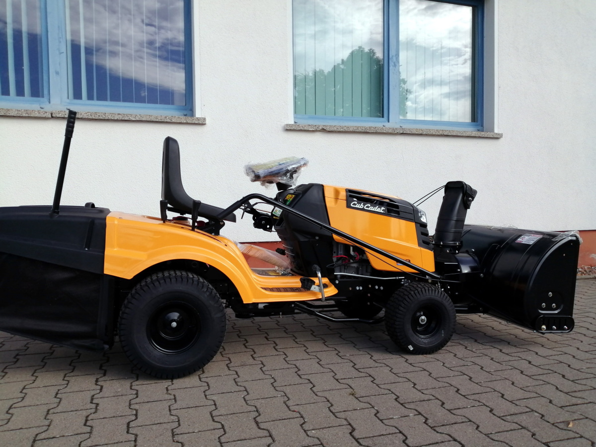 Cub Cadet Rasentraktor LT3 PR105 - inkl. Anbauschneefräse – Bild 3
