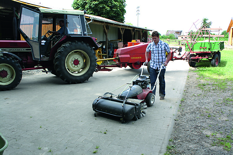 tielbürger Kehrmaschine tk48 (Honda GXV160) – Bild 3